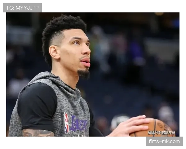 丹尼·格林无球跑动制造空位，三分效率领跑3D球员