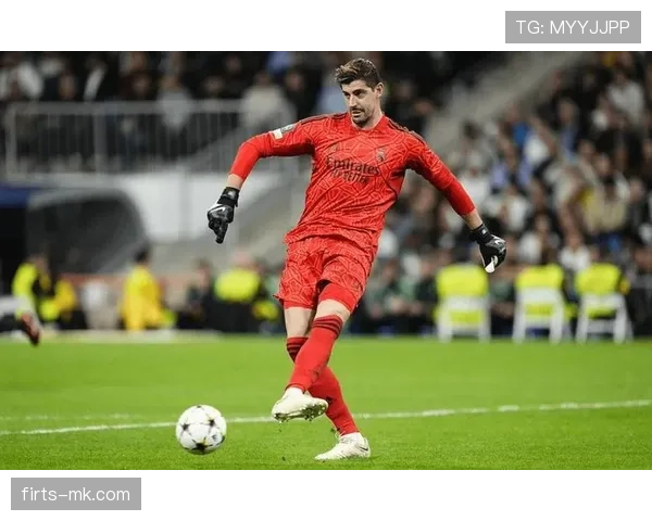 铲球犯规判罚标准与裁判执行细节解析